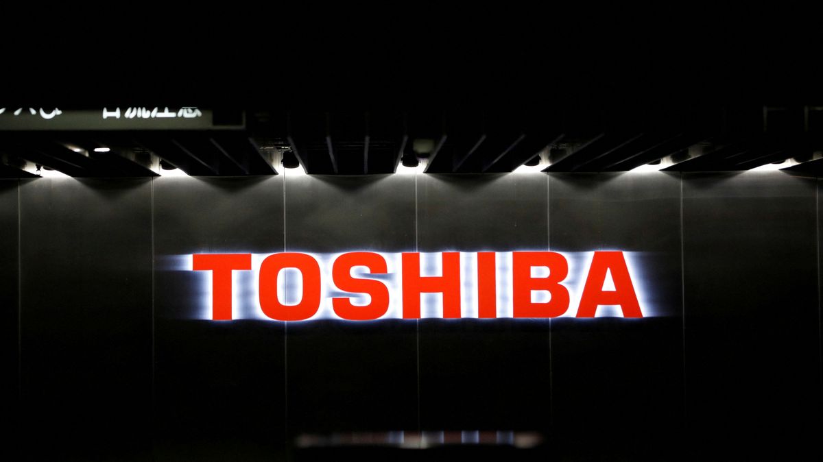 Vedení Toshiby přijalo návrh na převzetí konsorciem v čele s firmou JIP